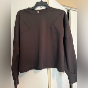 Somewhat cropped, wicking material workout top. Super cute!